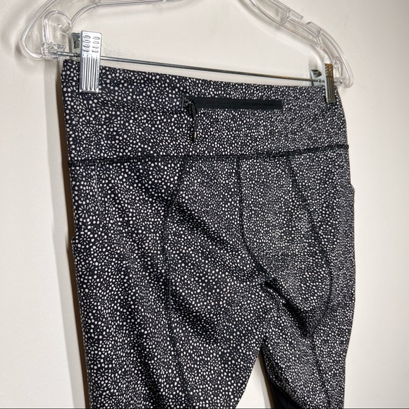 Lululemon Pace Rival Crop Freckle Flower Black Sz 6 - Picture 5 of 12